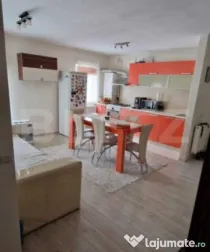 Apartament 3 camere, etaj 1, zona Muzeul Apei