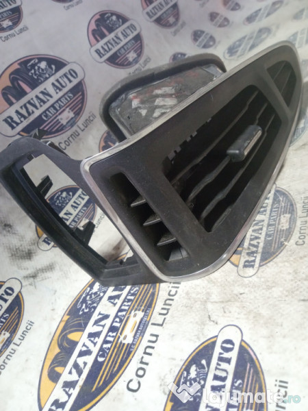Grila ventilatie stanga Ford Focus 3 2012