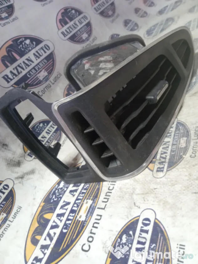Grila ventilatie stanga Ford Focus 3 2012