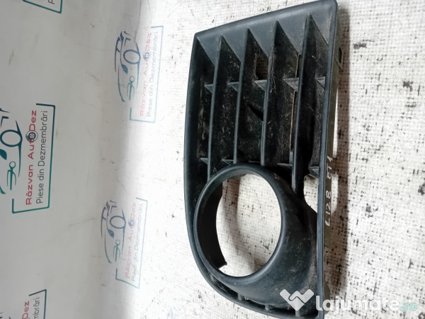 Grila proiector stanga Volkswagen Golf 5 2004