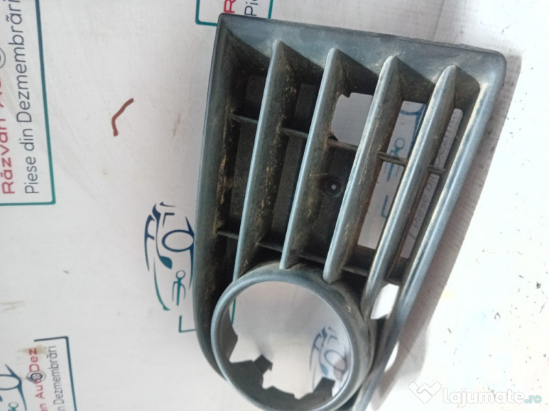 Grila proiector stanga Volkswagen Golf 5 2004