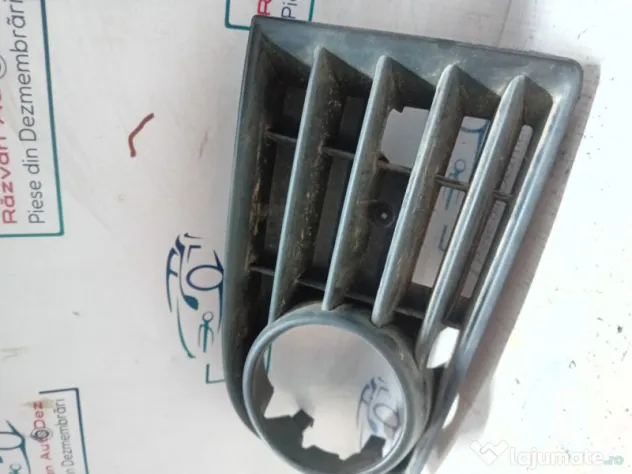 Grila proiector stanga Volkswagen Golf 5 2004