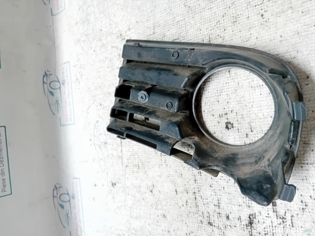 Grila proiector stanga Volkswagen Golf 5 2004