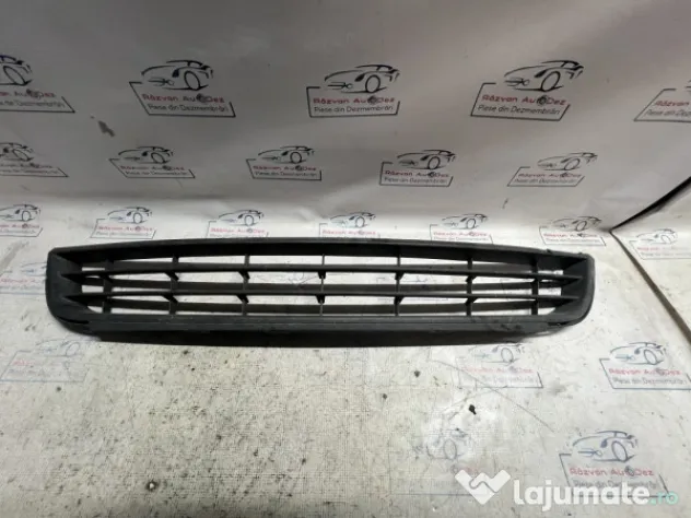 Grila bara fata Volkswagen Jetta 2012
