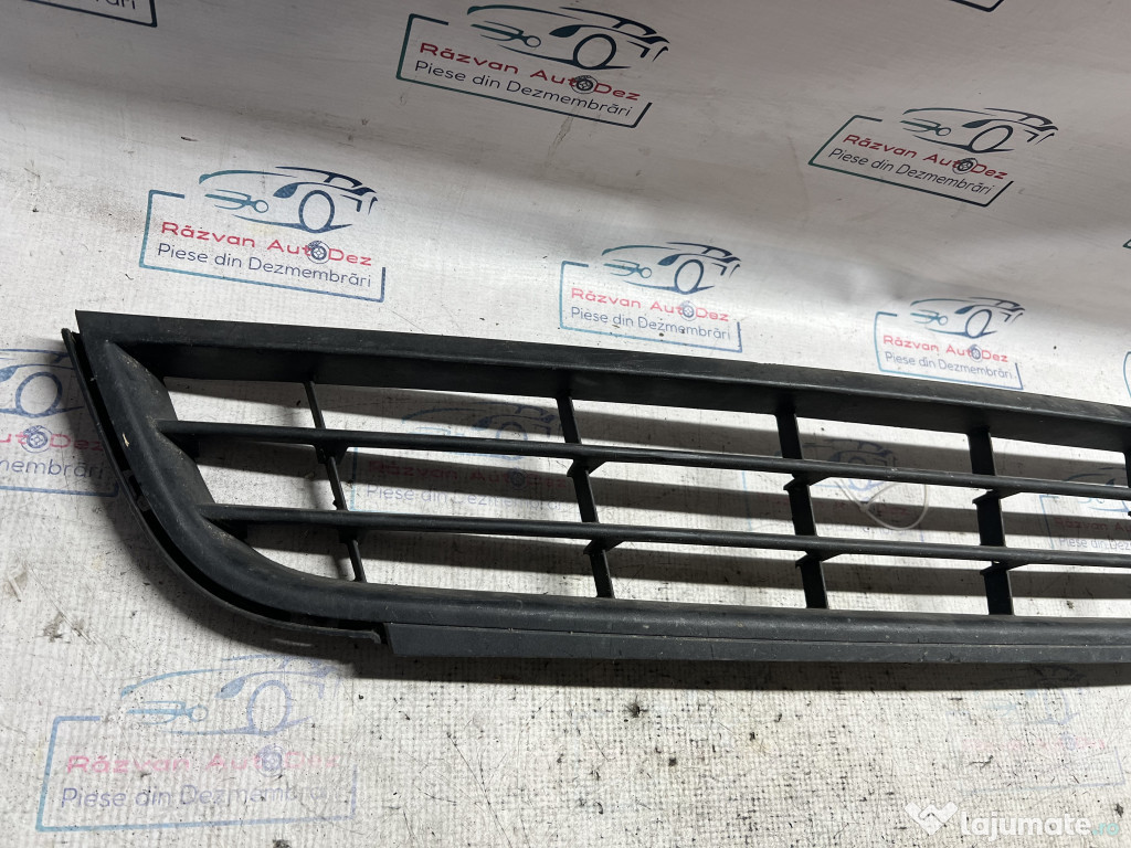 Grila bara fata Volkswagen Jetta 2012