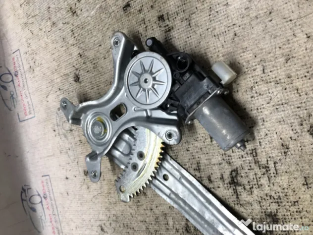 Macara geam stanga spate Suzuki SX4 2018