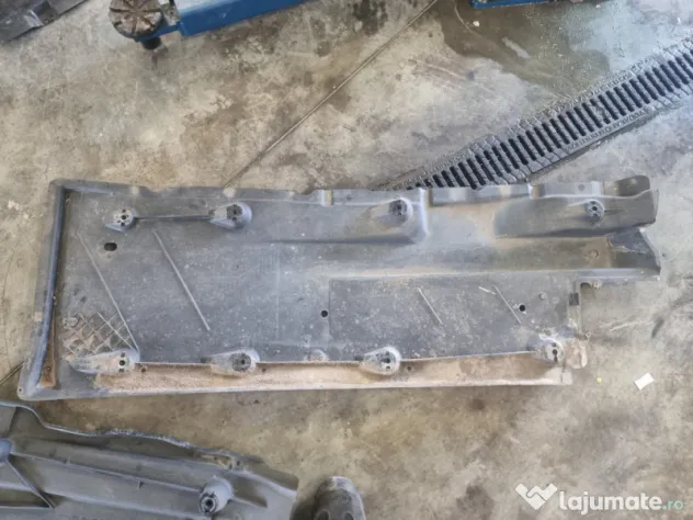 Scut lateral dreapta Skoda Yeti 2012