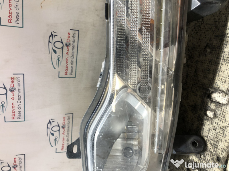 Proiector dreapta Ford Kuga 2014