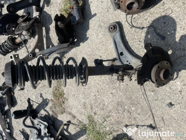 Fuzeta cu amortizor stanga fata Suzuki SX4 1.6 Benzina 2014