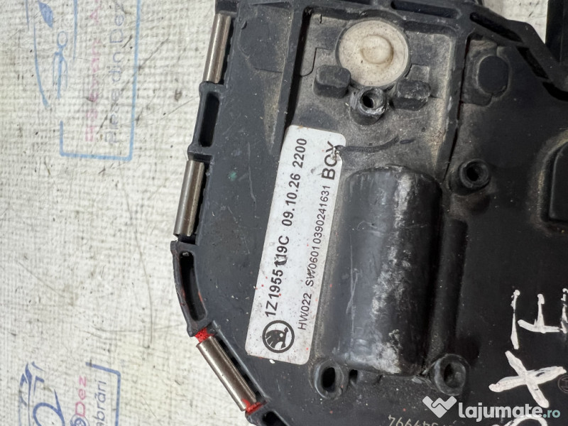 Motor stergator parbriz Skoda Octavia 2 2010