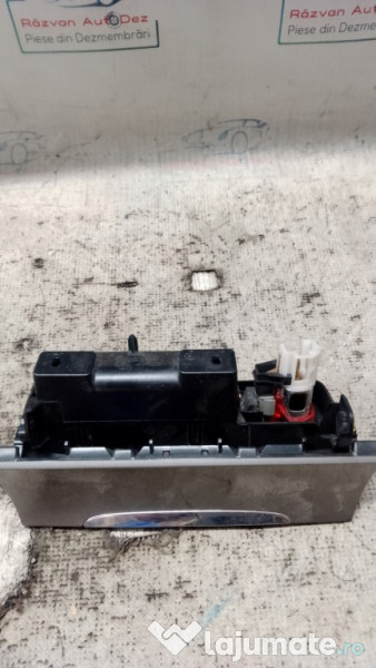 Priza bricheta auxiliara Volkswagen Passat B6 2006