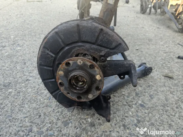 Fuzeta cu amortizor dreapta fata Skoda Yeti 2010