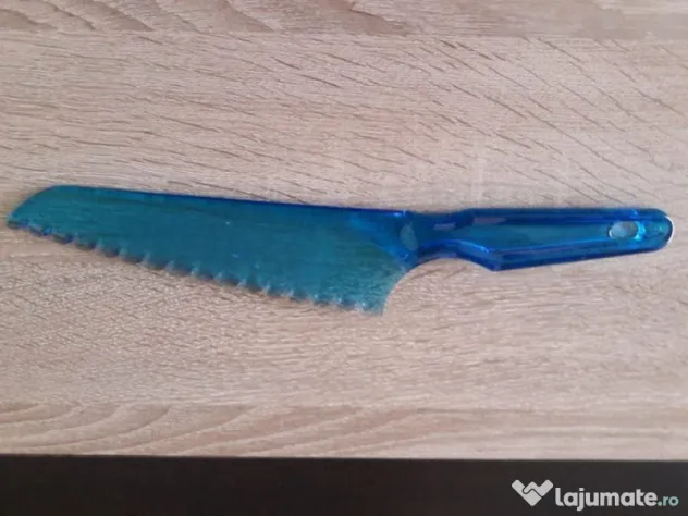 Cutit de plastic cu lama zimtata