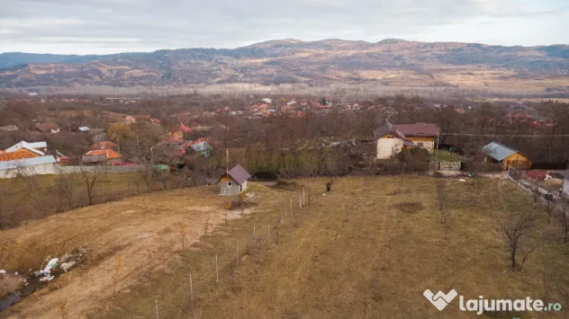 Teren cu suprafața de 5100mp amplasat într-o zonă superbă de munte