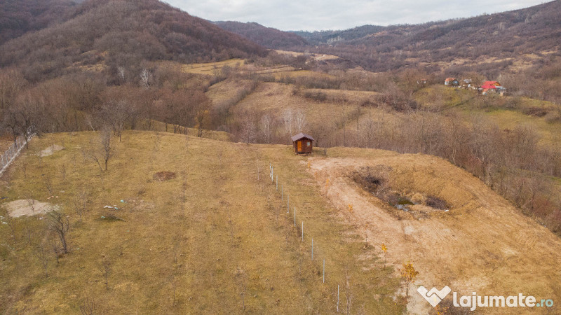 Teren cu suprafața de 5100mp amplasat într-o zonă superbă de munte