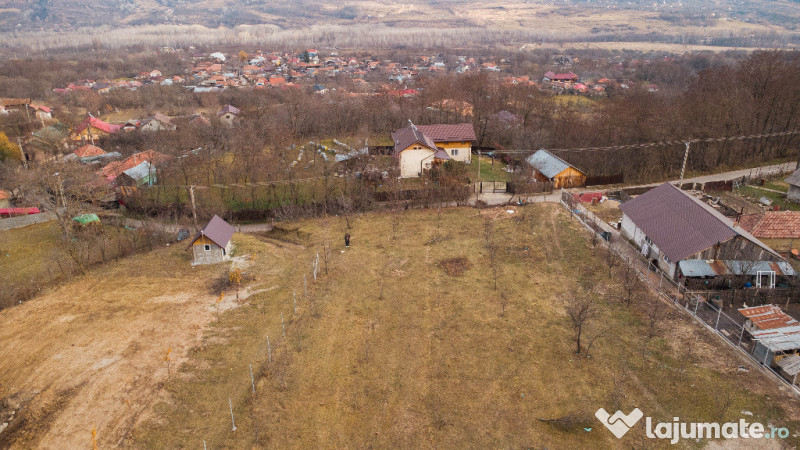 Teren cu suprafața de 5100mp amplasat într-o zonă superbă de munte