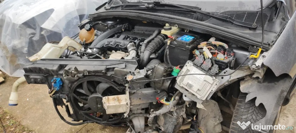 Dezmembrez Peugeot 308 Coupe 1.6 turbo 5FX 155 cai An 2010 112.000 km