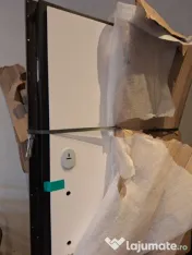 Ușă apartament cu doua culori 