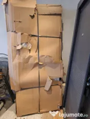 Ușă apartament cu doua culori 