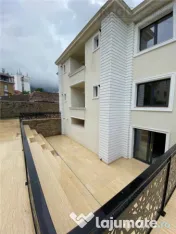 Vila - Bloc modern de 11 camere zona Centrul Civic , Onix 