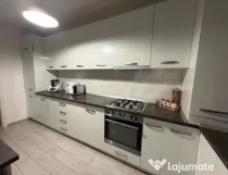 Apartament 2,5 camere, decomandat - zona Avantgarden