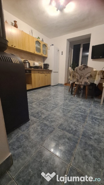 Apartament 2 camere Poieni central