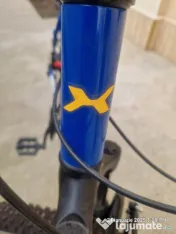 Bicicleta XFACT culoare albastru. 