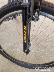 Bicicleta XFACT culoare albastru. 