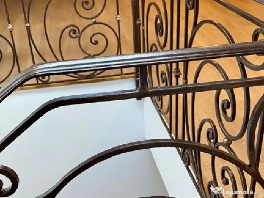 Vitan casa spatioasa,compusa din 6 camere