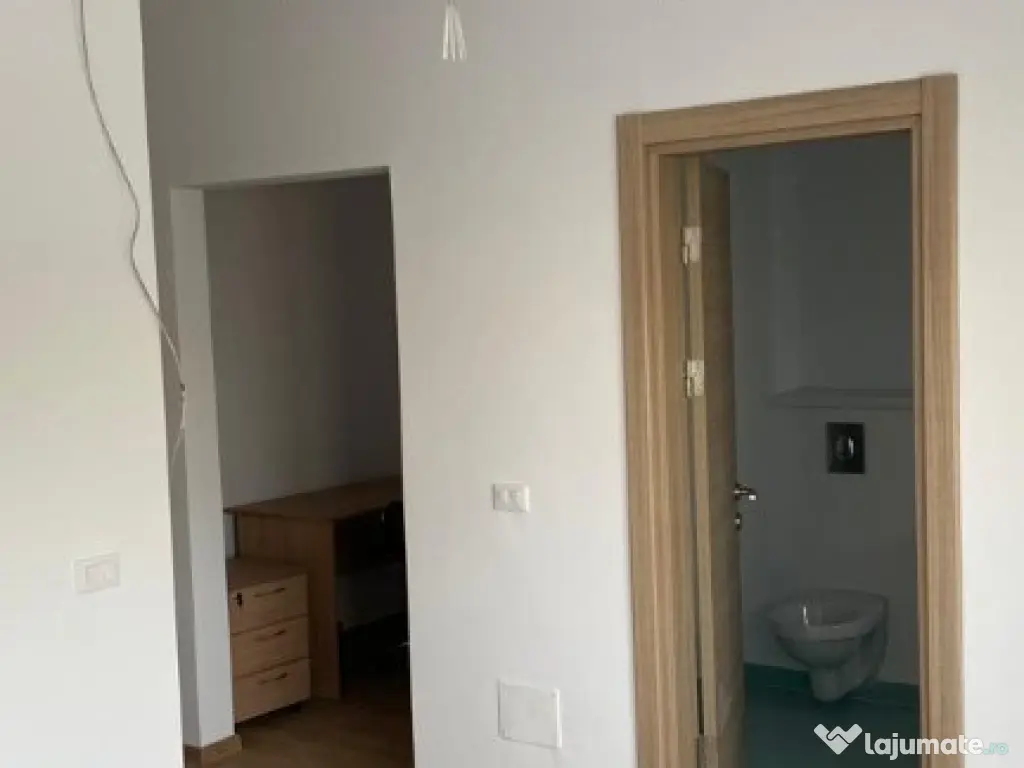 Vitan casa spatioasa,compusa din 6 camere