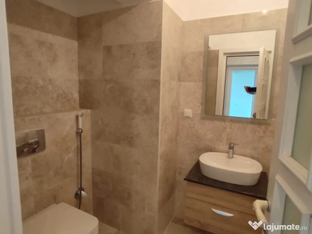 APARTAMENT 2 CAMERE, DECOMANDAT, BLOC NOU, MUTARE IMEDIATA 