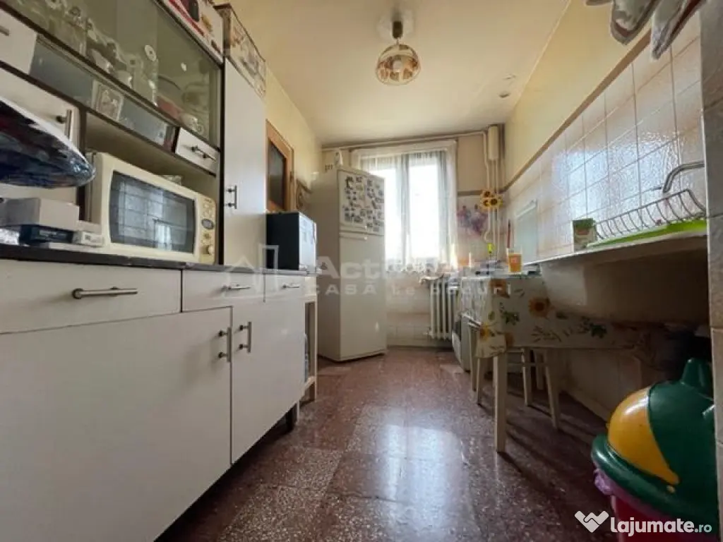 Titan-1 Decembrie 1918-Strada Giurgeni,etaj 4 din 4 