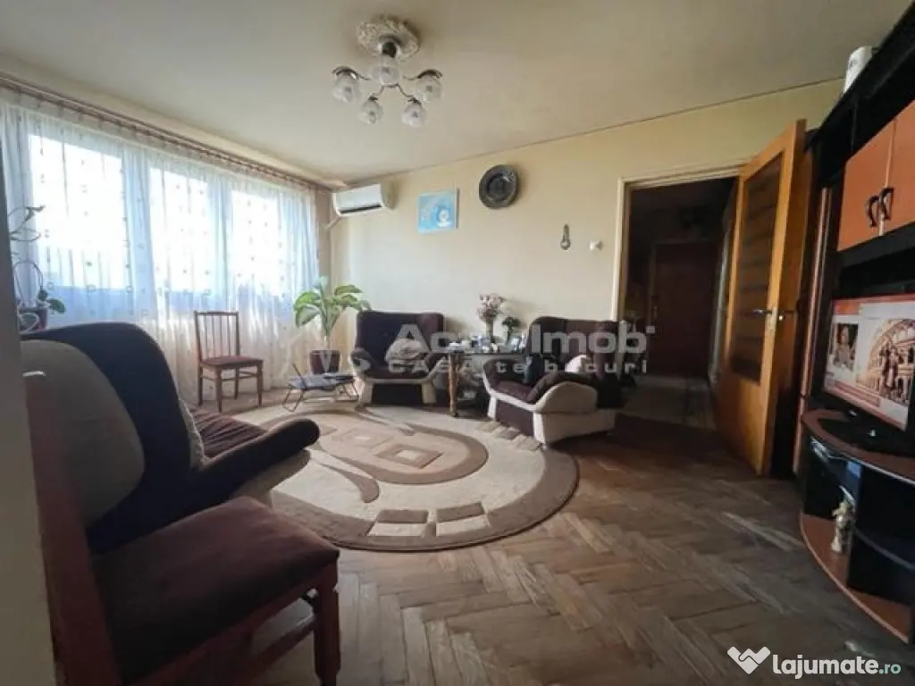 Titan-1 Decembrie 1918-Strada Giurgeni,etaj 4 din 4 