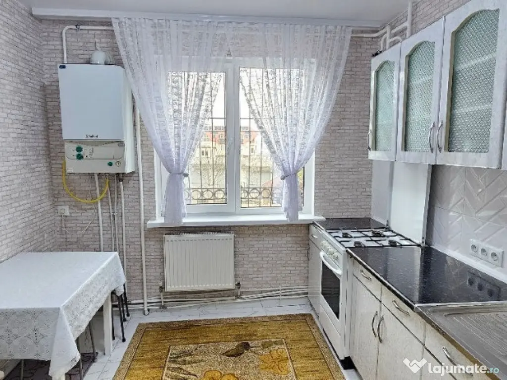 Inchiriez apartament cu 2 camere in zona Plopilor