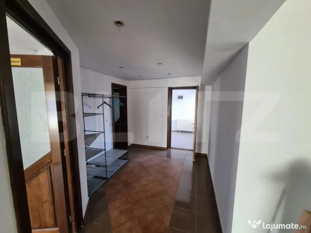 Casa, proprietate pretabila pentru sediu de firma + hala pro