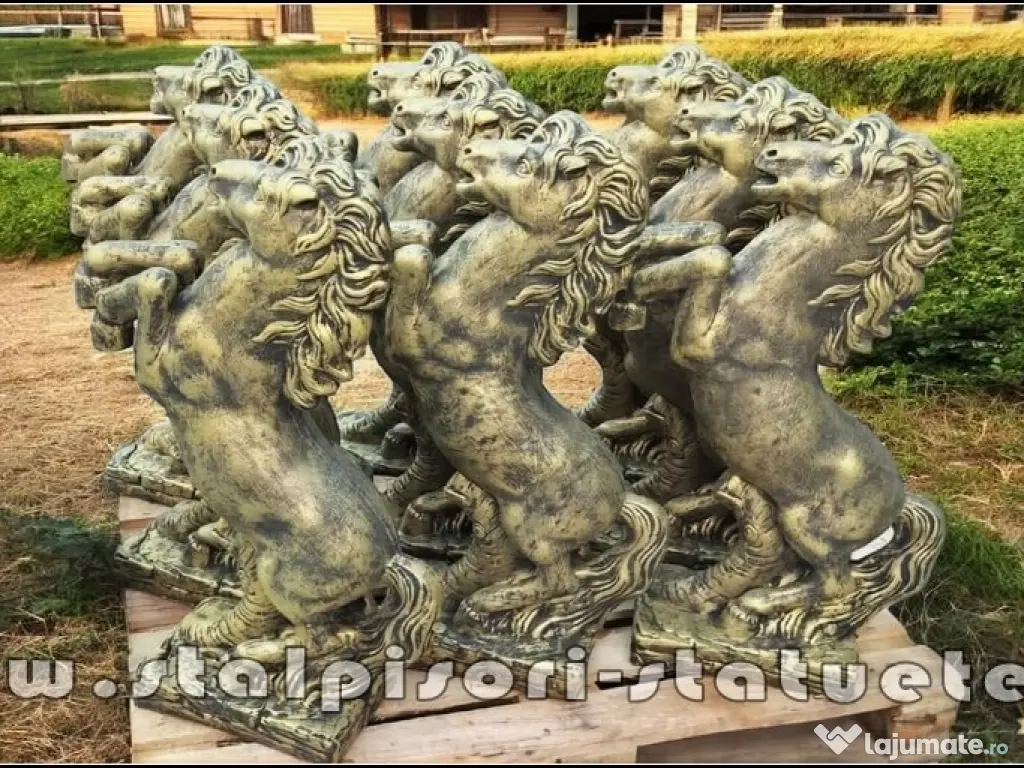 Statuetă căluț mic, auriu patinat, model S37.