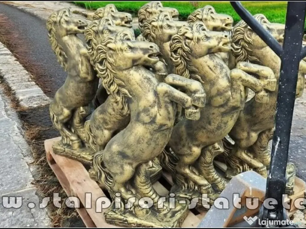 Statuetă căluț mic, auriu patinat, model S37.