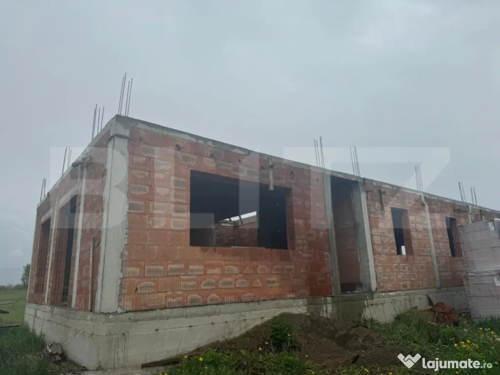 Duplex in constructie, 140mp, zona Radauti