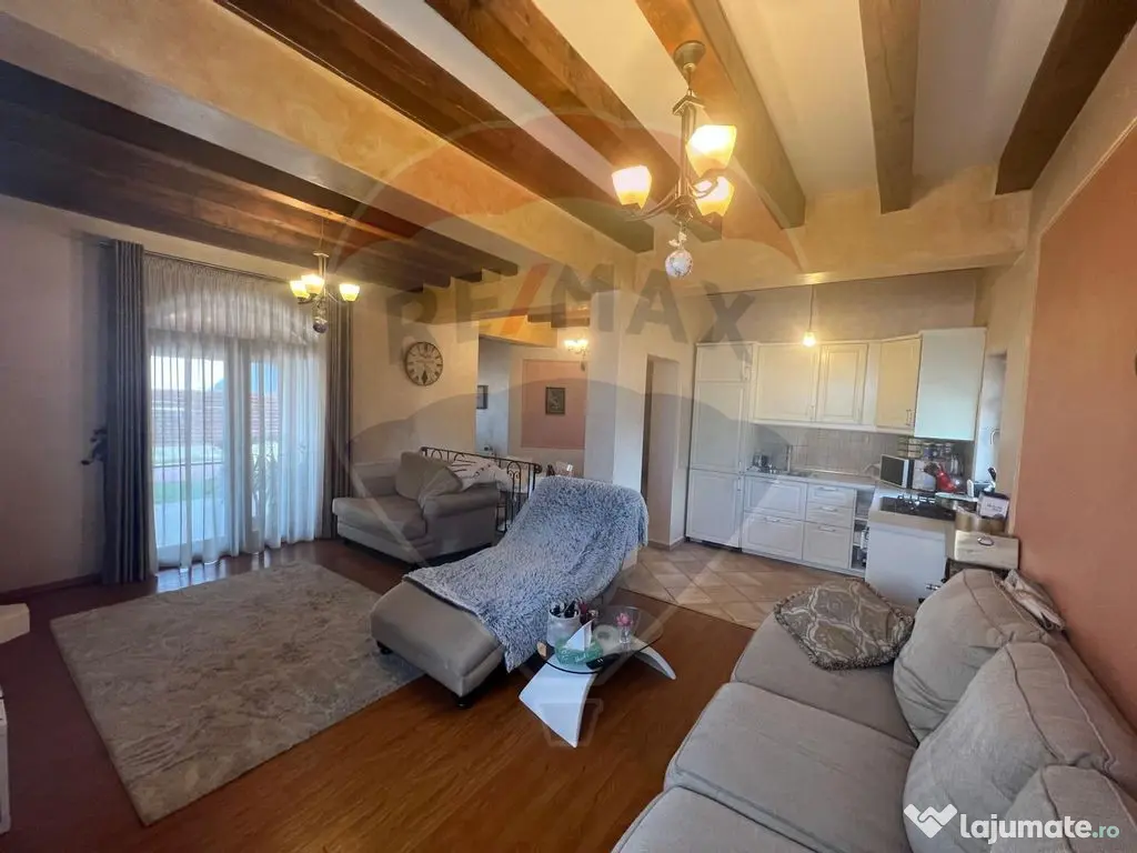 Casă / Vilă cu 4 camere de vânzare 