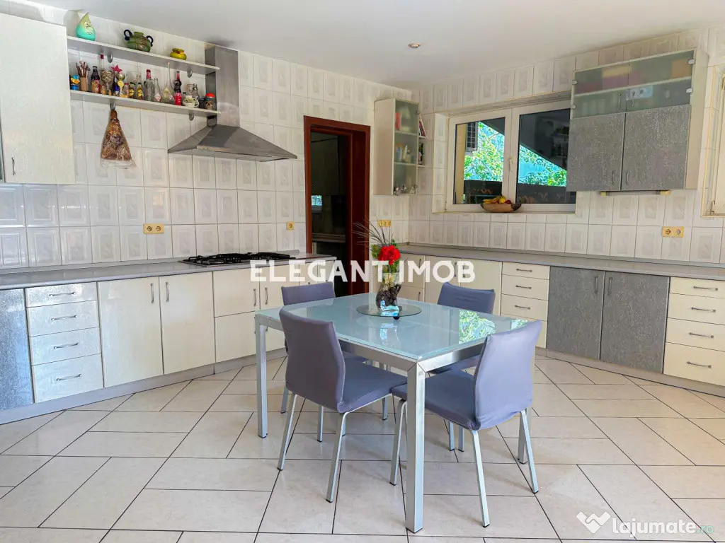 Vila superba cu piscina in Paradisul Verde 