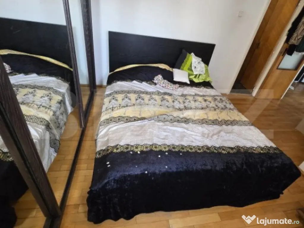Apartament 3 camere, semidecomandat, zona Republicii