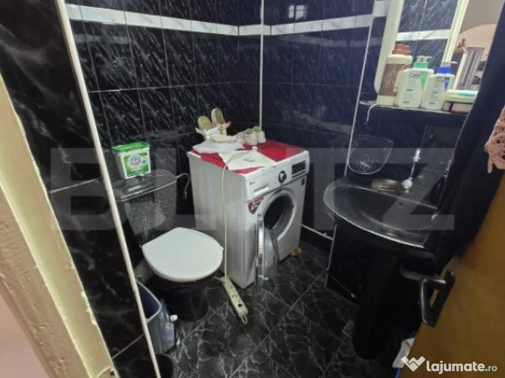 Apartament 3 camere, semidecomandat, zona Republicii