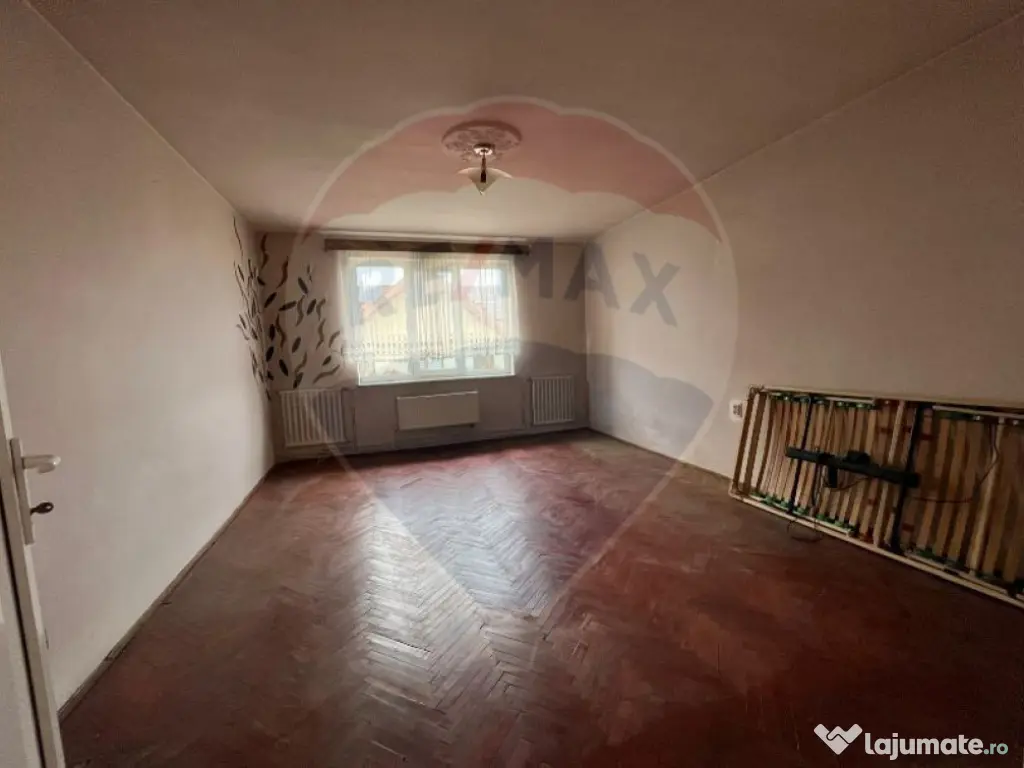 Vilă Spațioasă în Zona Șelimbăr, Ideală pentru Fam... 