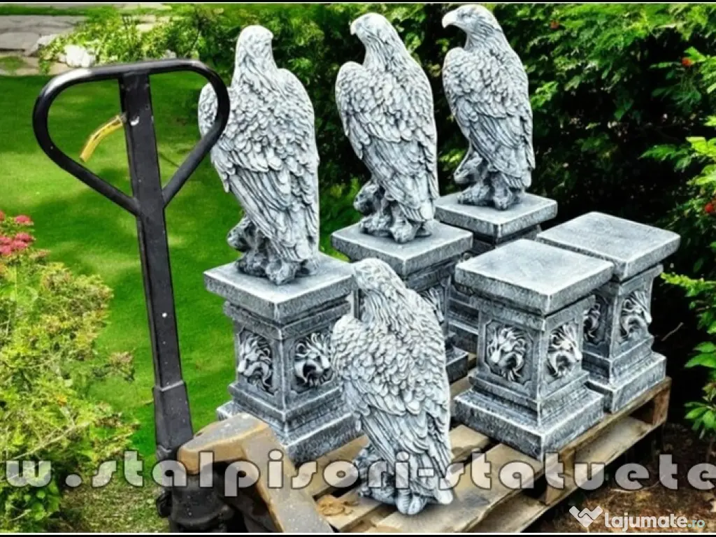 Set 3 statuete vulturi cu socluri, gri antichizat.