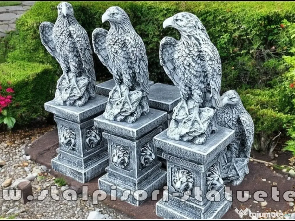 Set 3 statuete vulturi cu socluri, gri antichizat.