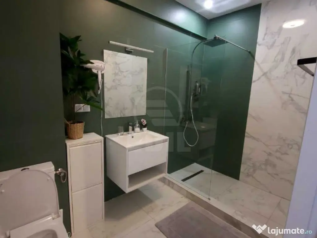 Apartament cu 2 camere DE LUX zona Teilor etaj 1!!