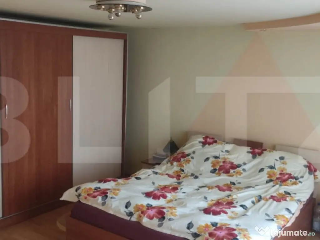 Casa cu 6 camere, 294 mp, zona-Nufarul