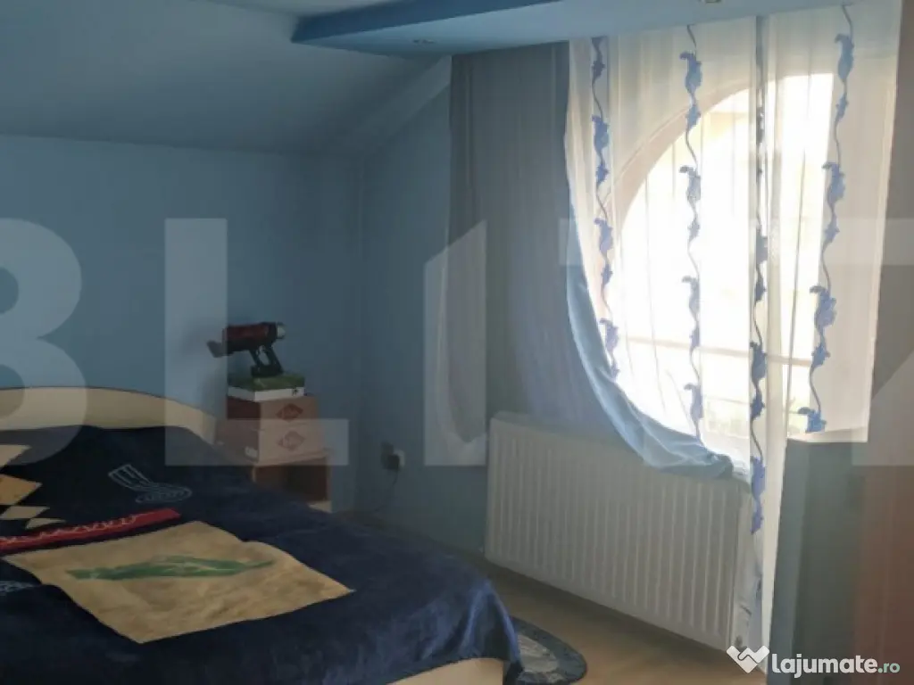 Casa cu 6 camere, 294 mp, zona-Nufarul