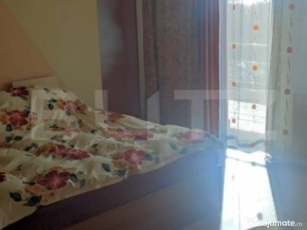 Casa cu 6 camere, 294 mp, zona-Nufarul