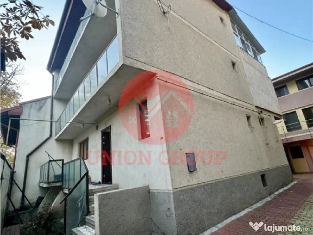Casa foarte spatioasa D P 2E amplasare excelenta, str. N. Io
